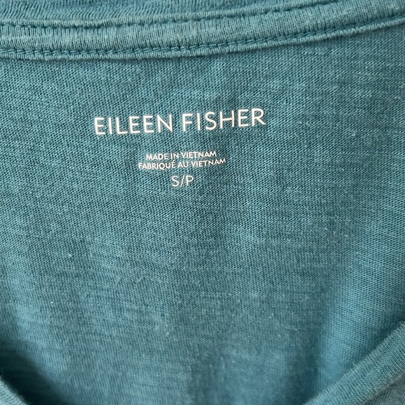 Eileen Fisher t-shirt. Size mall petite. Non smoking pet free home - Picture 2 of 3